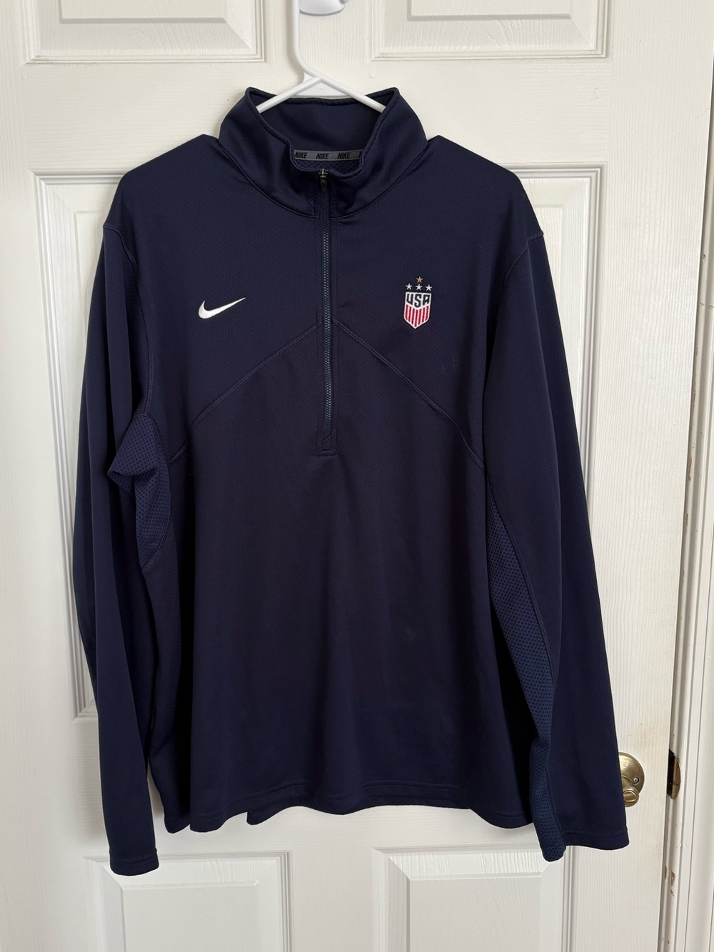 Nike Men’s Navy Long-Sleeve 1/4 Zip USA Pullover - Picture 5 of 7
